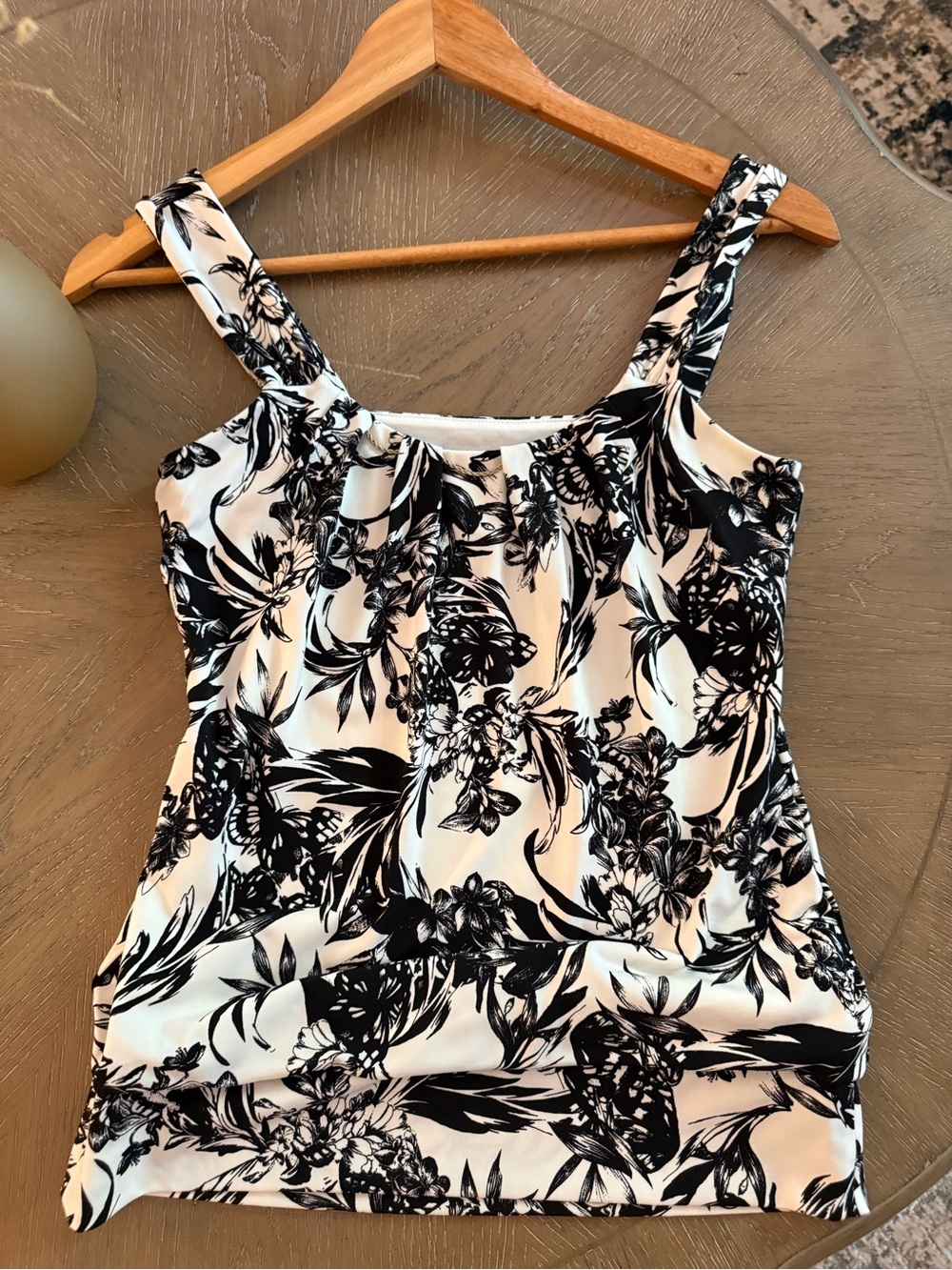 White House Black Market Black & White Floral Pleated Tank